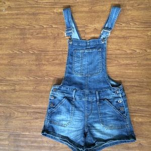 Tilly’s jean overall shorts
